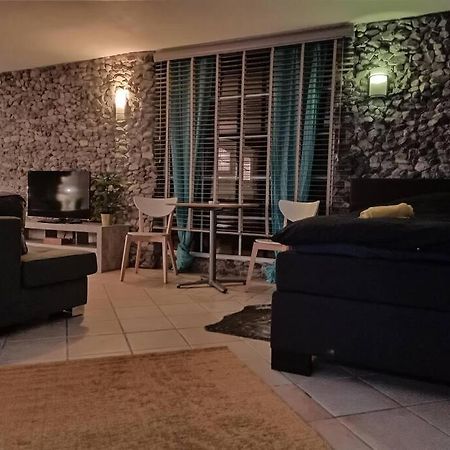Kom Thuis In Deze Gezellige Loft Heerlen Luaran gambar