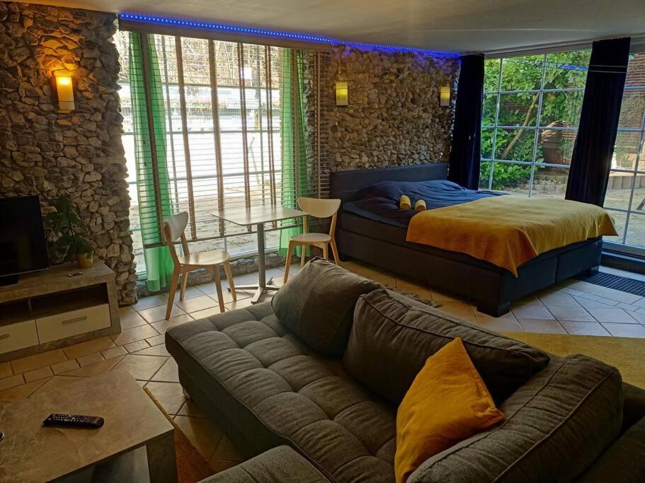 Kom Thuis In Deze Gezellige Loft Heerlen Luaran gambar