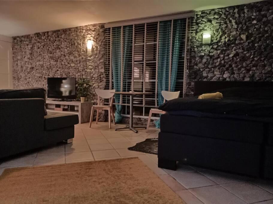 Kom Thuis In Deze Gezellige Loft Heerlen Luaran gambar